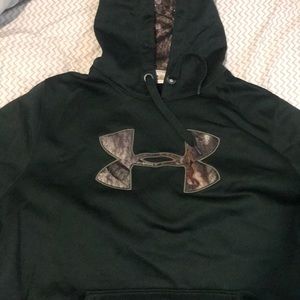 Army green/camo under armour men’s hoodie size L